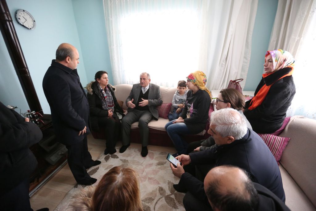 Başkan Yılmaz 7 aileyi ziyaret etti