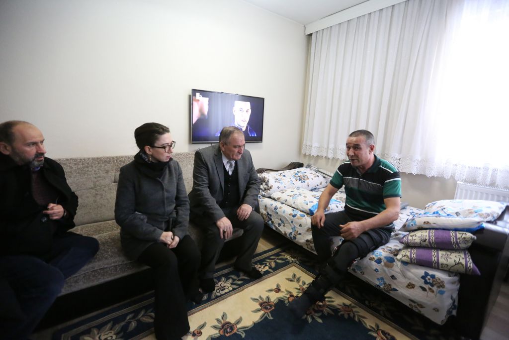 Başkan Yılmaz 7 aileyi ziyaret etti