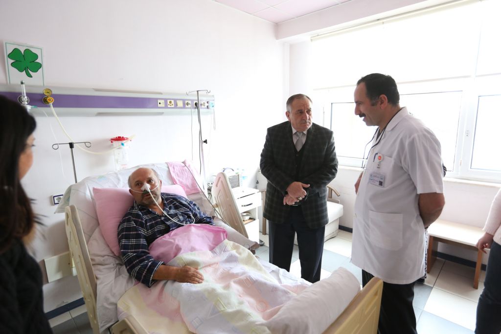 Başkan Yılmaz'dan 7 hastaya geçmiş olsun ziyareti