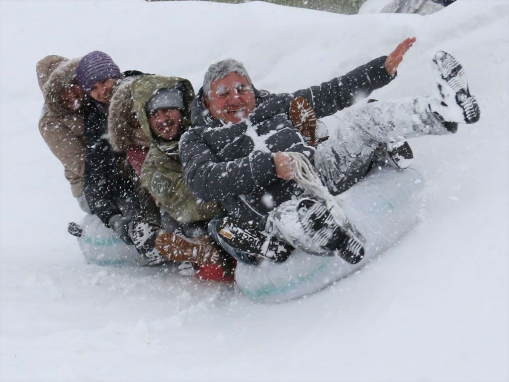 Beyaz örtü köylülere ekmek kapısı oldu