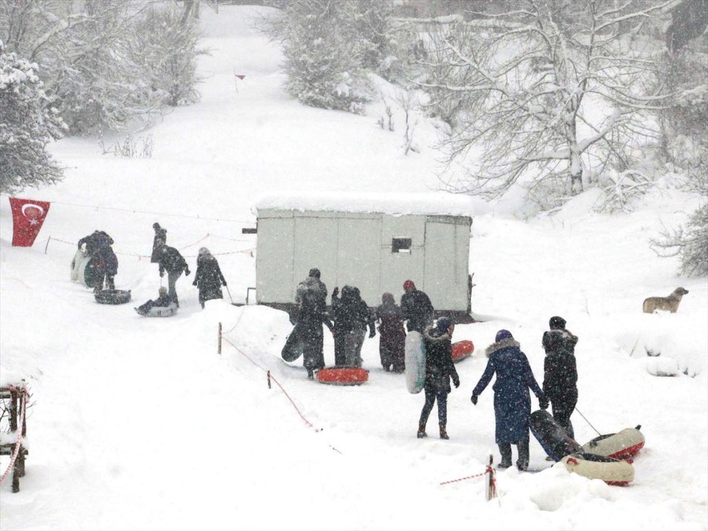 Beyaz örtü köylülere ekmek kapısı oldu