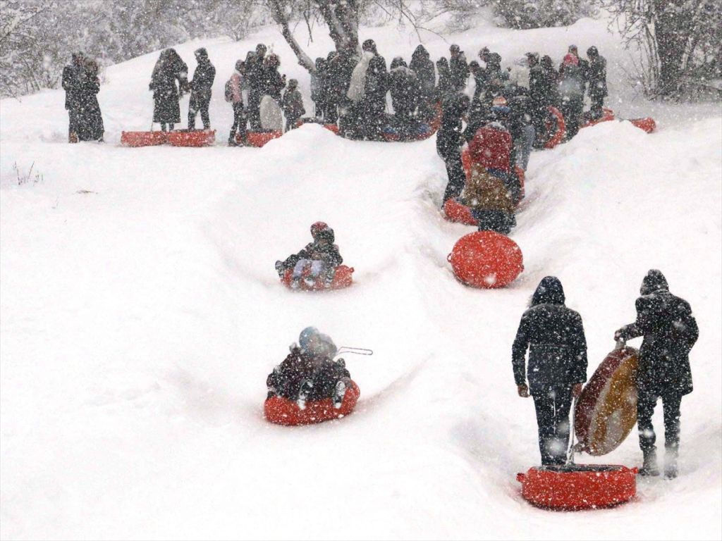 Beyaz örtü köylülere ekmek kapısı oldu