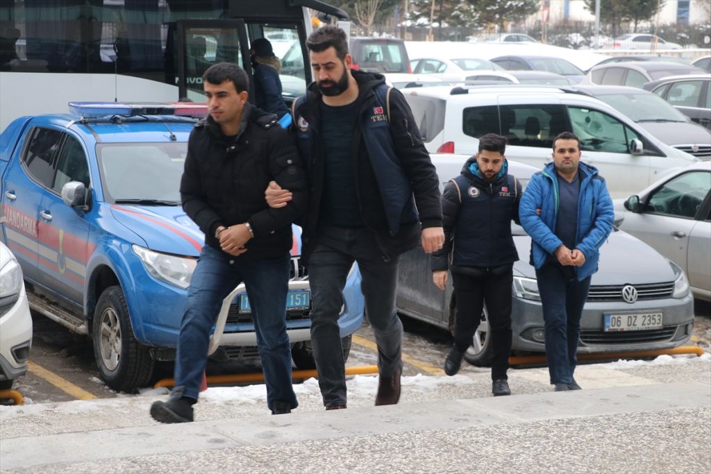 Bolu merkezli FETÖ/PDY operasyonunda gözaltına alınan 13 şüpheli adliyeye sevk edildi