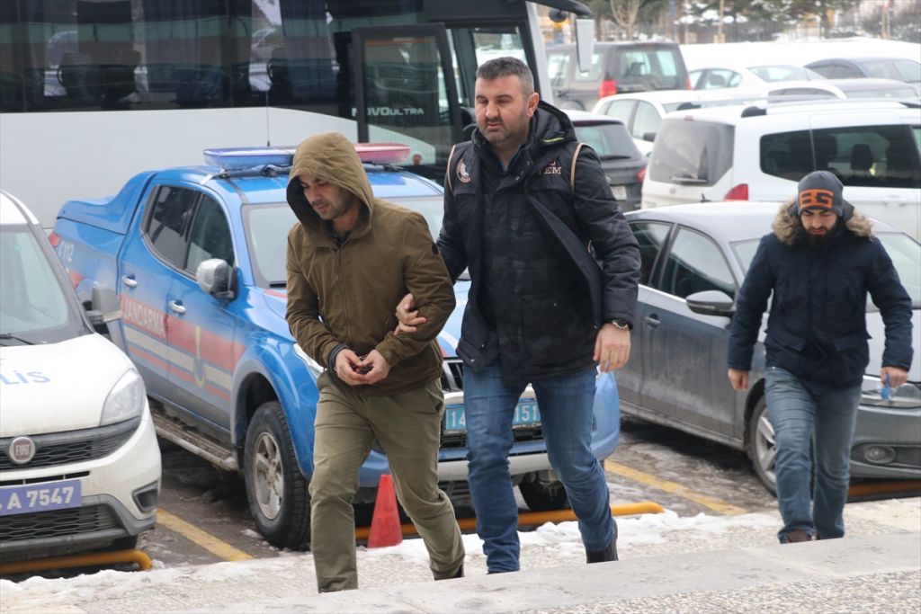Bolu merkezli FETÖ/PDY operasyonunda gözaltına alınan 13 şüpheli adliyeye sevk edildi