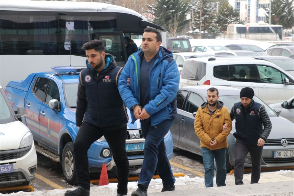 Bolu merkezli FETÖ/PDY operasyonunda gözaltına alınan 13 şüpheli adliyeye sevk edildi