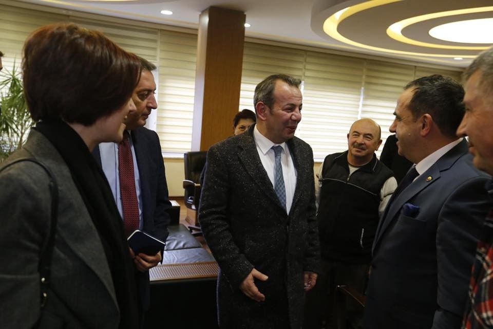 EMECAN'DAN TANJU ÖZCAN'A DESTEK