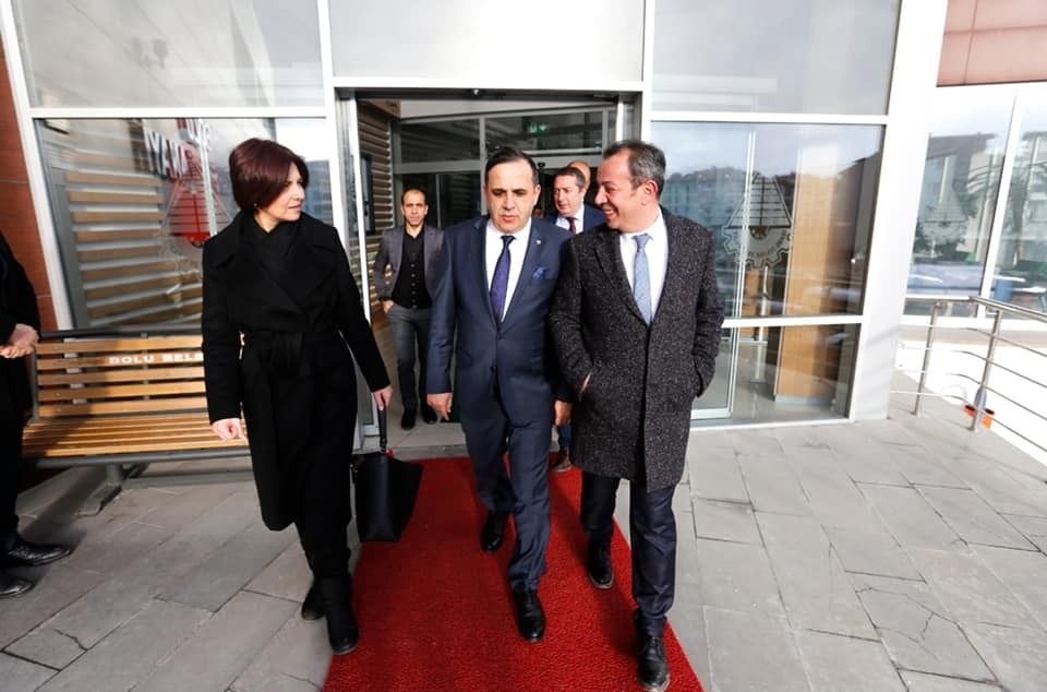 EMECAN'DAN TANJU ÖZCAN'A DESTEK