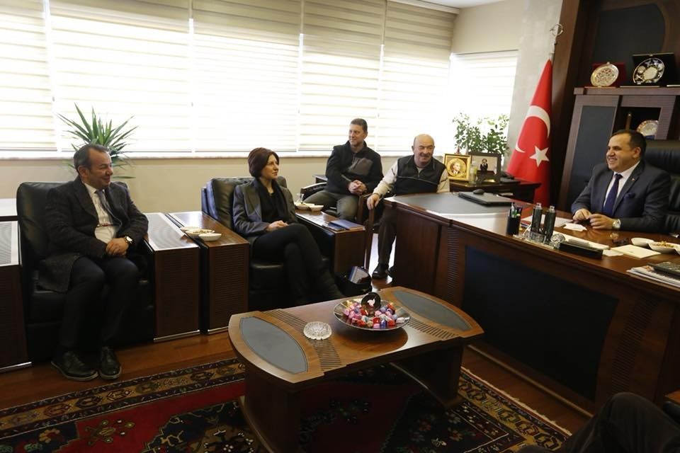 EMECAN'DAN TANJU ÖZCAN'A DESTEK