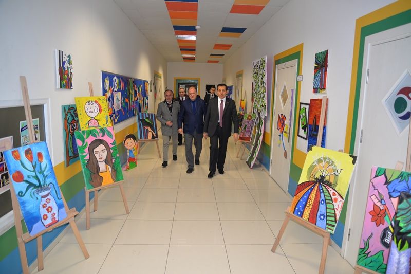 VALİ ÜMİT OKUL ZİYARETLERİNE DEVAM EDİYOR