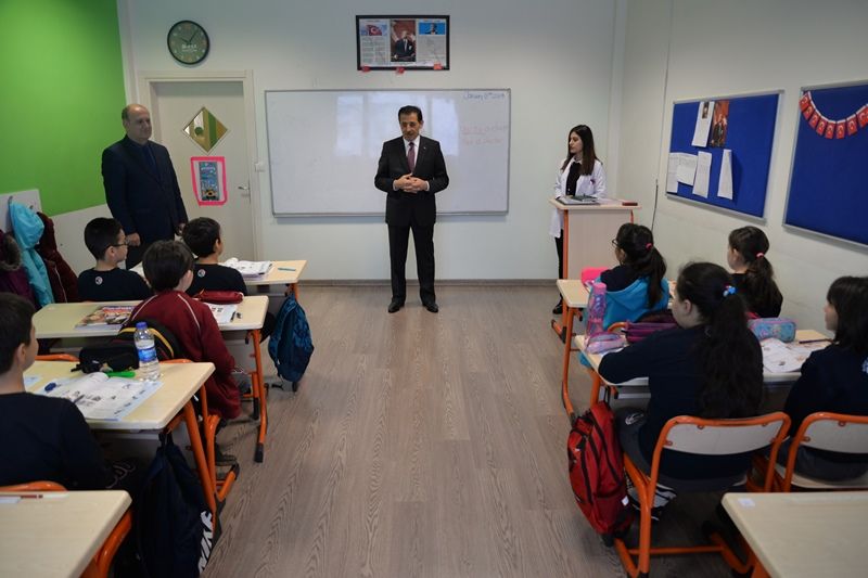 VALİ ÜMİT OKUL ZİYARETLERİNE DEVAM EDİYOR