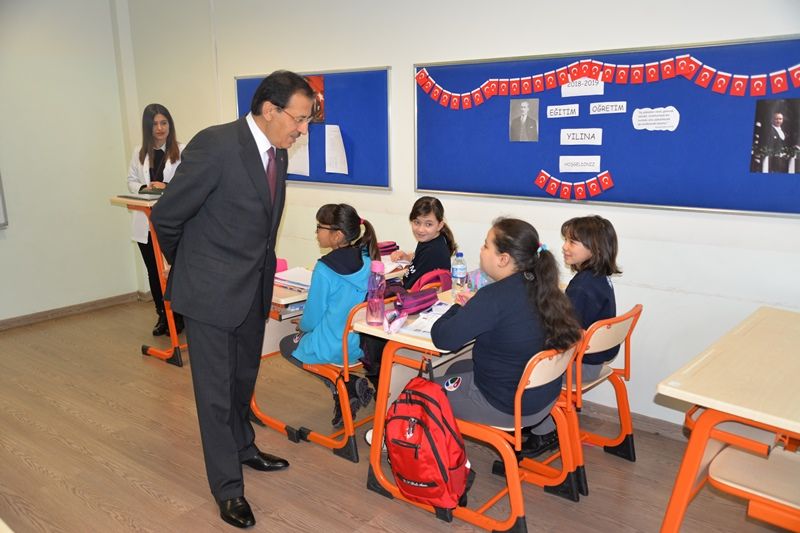 VALİ ÜMİT OKUL ZİYARETLERİNE DEVAM EDİYOR