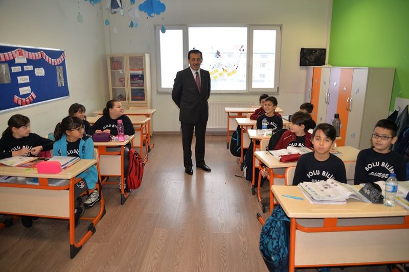 VALİ ÜMİT OKUL ZİYARETLERİNE DEVAM EDİYOR