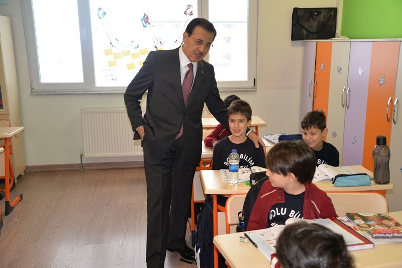VALİ ÜMİT OKUL ZİYARETLERİNE DEVAM EDİYOR