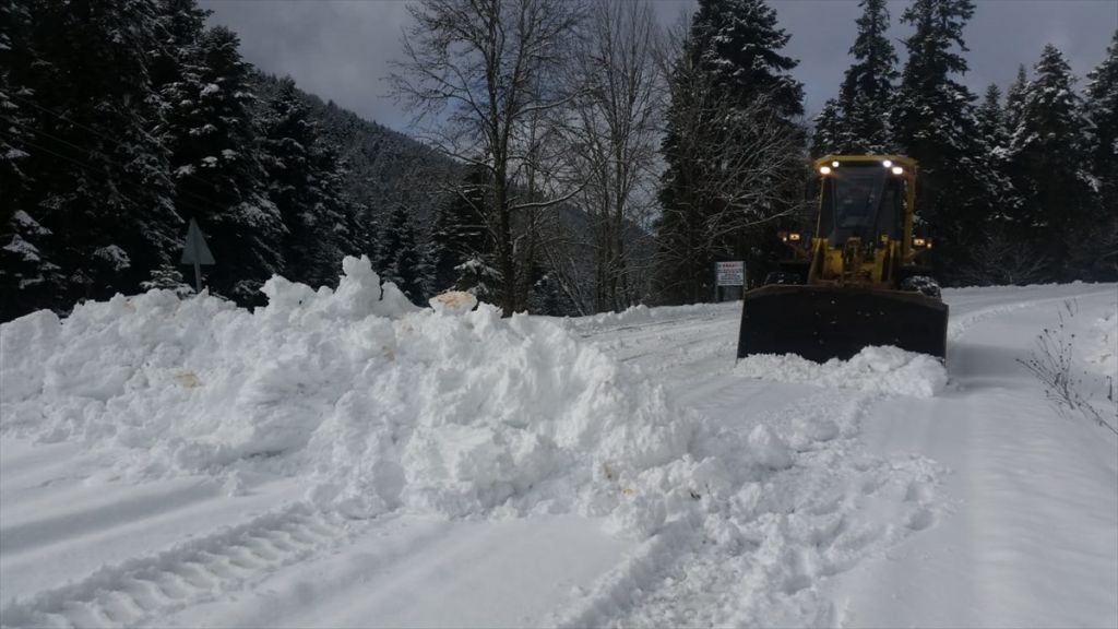 Yedigöller yolunda mahsur kalan 2 kişi kurtarıldı