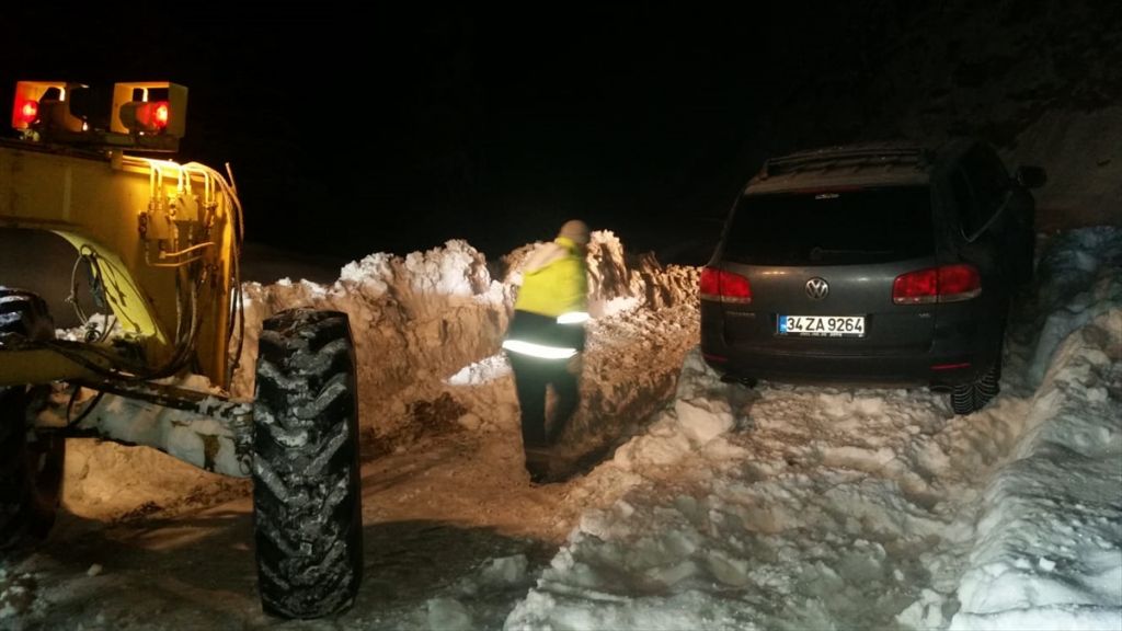 Yedigöller yolunda mahsur kalan 2 kişi kurtarıldı