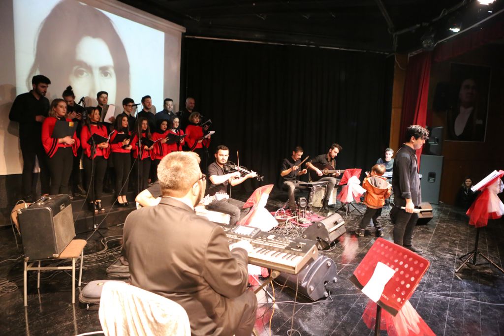 7'den 77'ye Barış Manço Konseri'ne yoğun ilgi