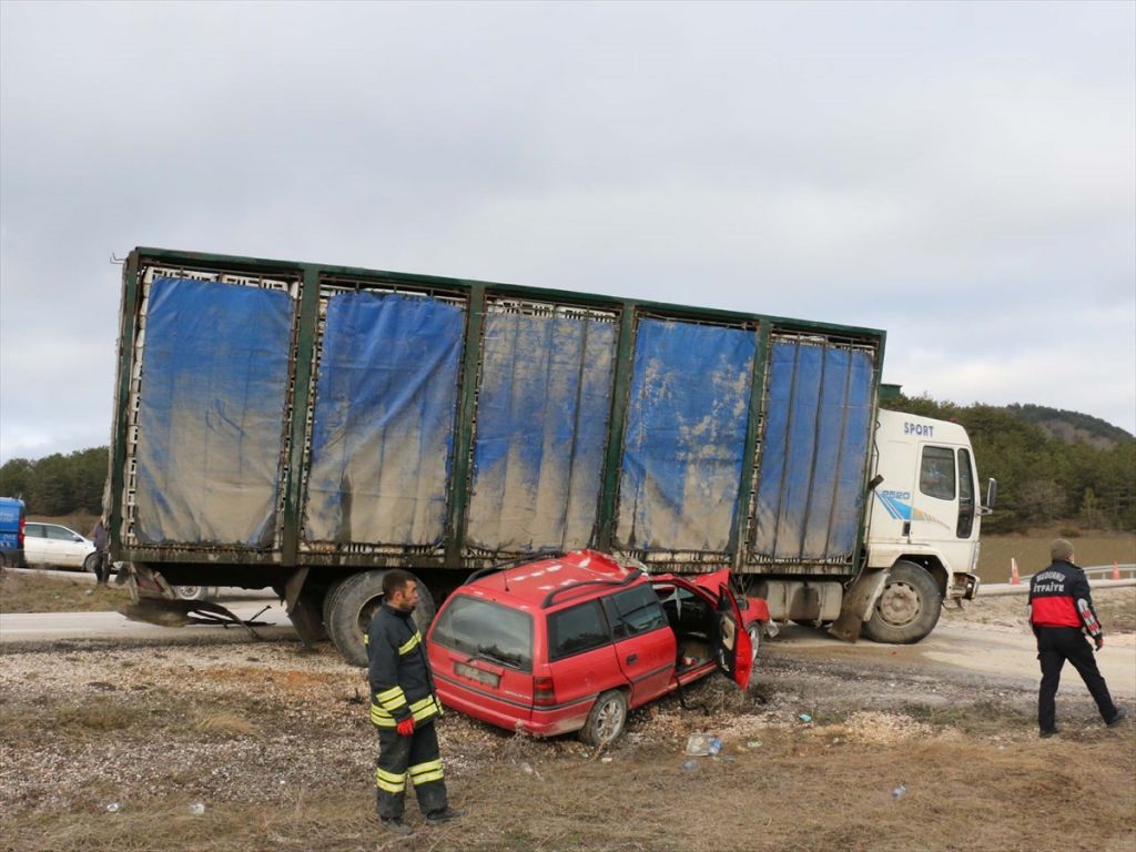 Bolu'da trafik kazası: 1 ölü, 1 yaralı