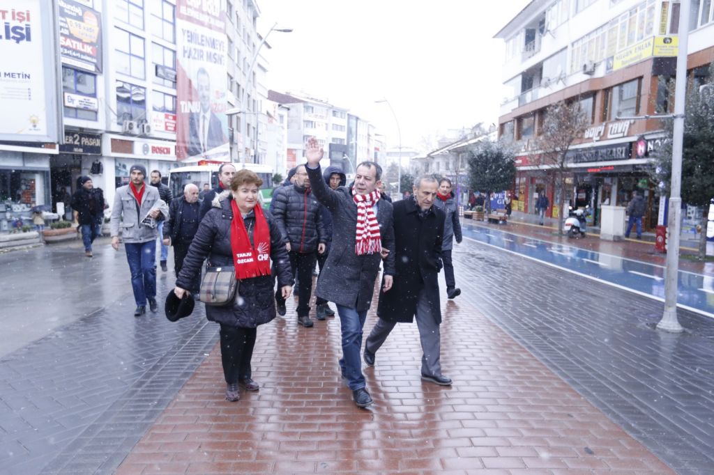 ESNAF TANJU ÖZCAN'I SEVGİYLE KARŞILADI