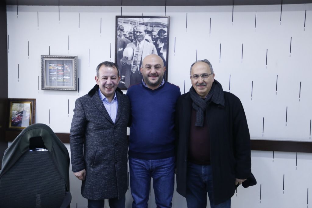 ESNAF TANJU ÖZCAN'I SEVGİYLE KARŞILADI