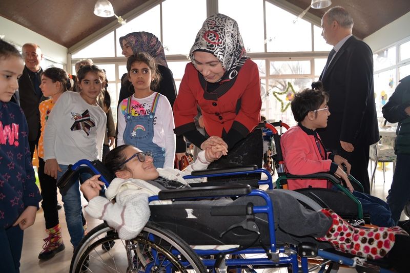 ÖZEL ÇOCUKLARA ÖZEL DOĞUM GÜNÜ KUTLAMASI