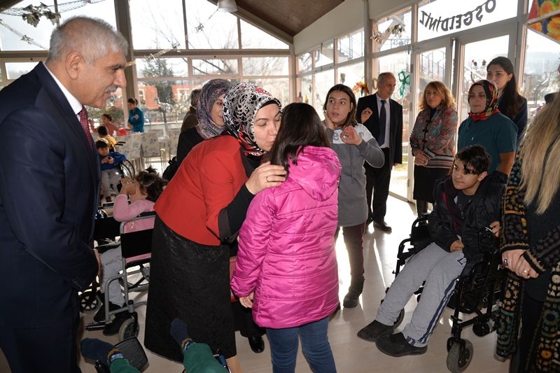 ÖZEL ÇOCUKLARA ÖZEL DOĞUM GÜNÜ KUTLAMASI