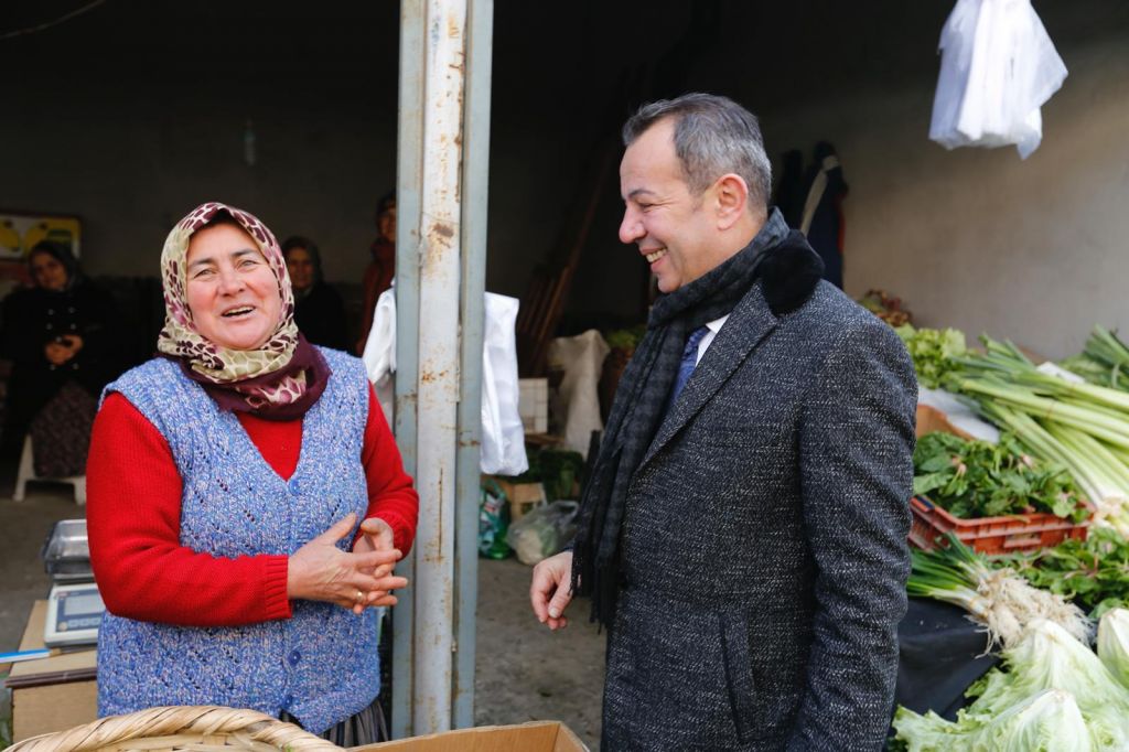 TANJU ÖZCAN'A PAZARDA SEVGİ SELİ