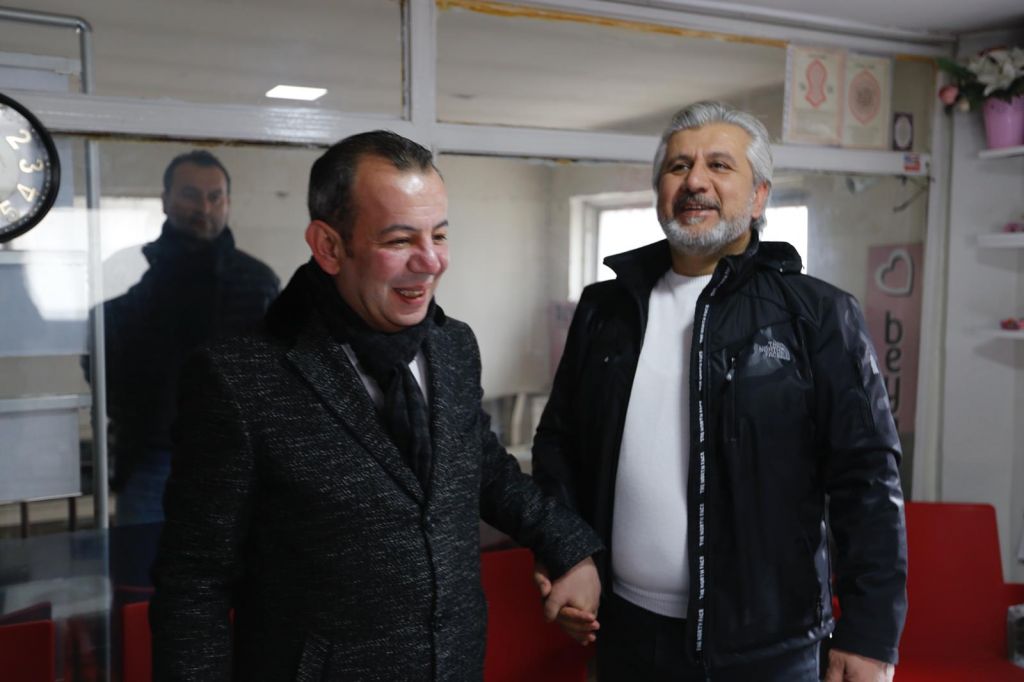 TANJU ÖZCAN'A PAZARDA SEVGİ SELİ