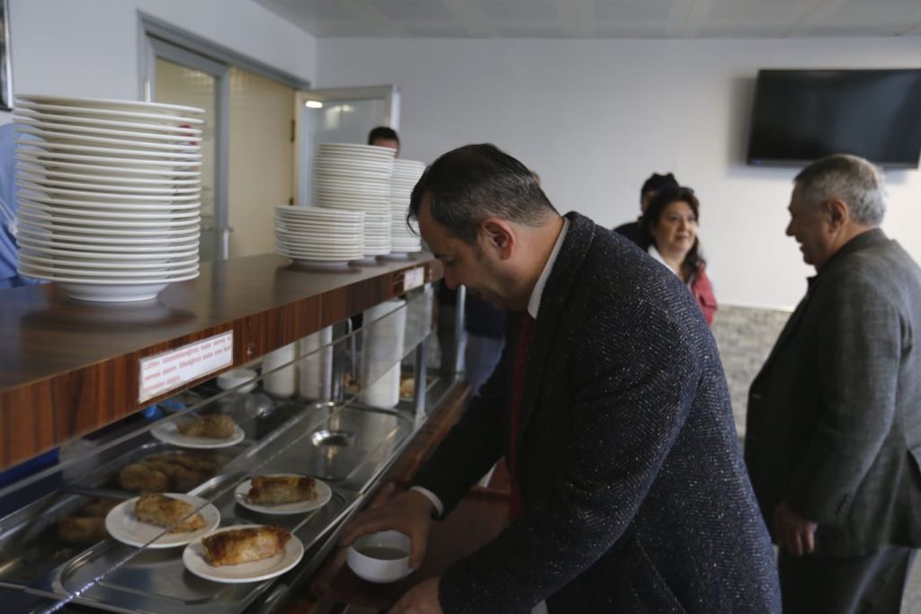 TANJU ÖZCAN'DAN BAŞOĞLU KABLO'YA ZİYARET