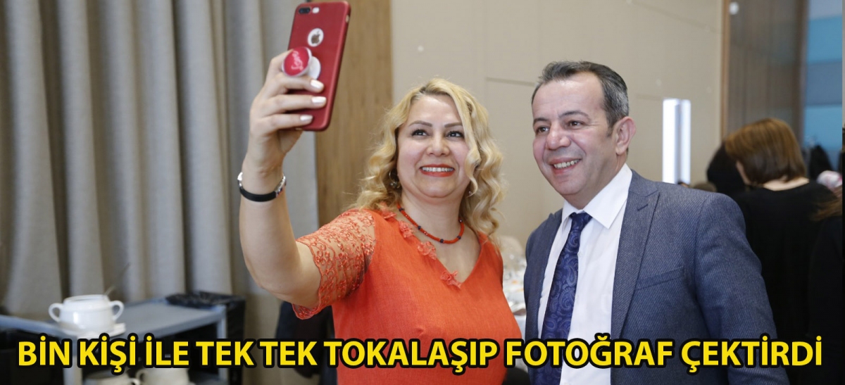 BİN KİŞİ İLE TEK TEK TOKALAŞIP FOTOĞRAF ÇEKTİRDİ
