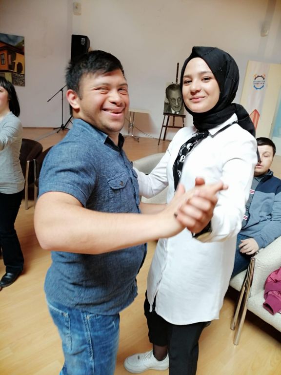 EMBAL'li öğrencilerden özel öğrencilere moral