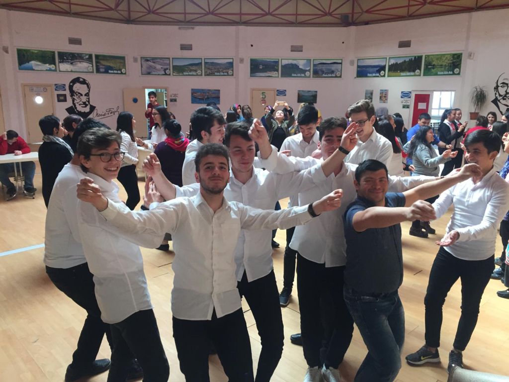 EMBAL'li öğrencilerden özel öğrencilere moral