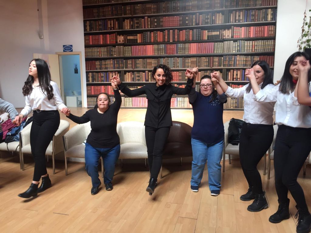 EMBAL'li öğrencilerden özel öğrencilere moral