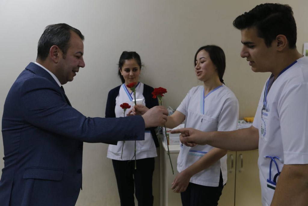 TANJU ÖZCAN 14 MART TIP BAYRAMI'NI KUTLADI