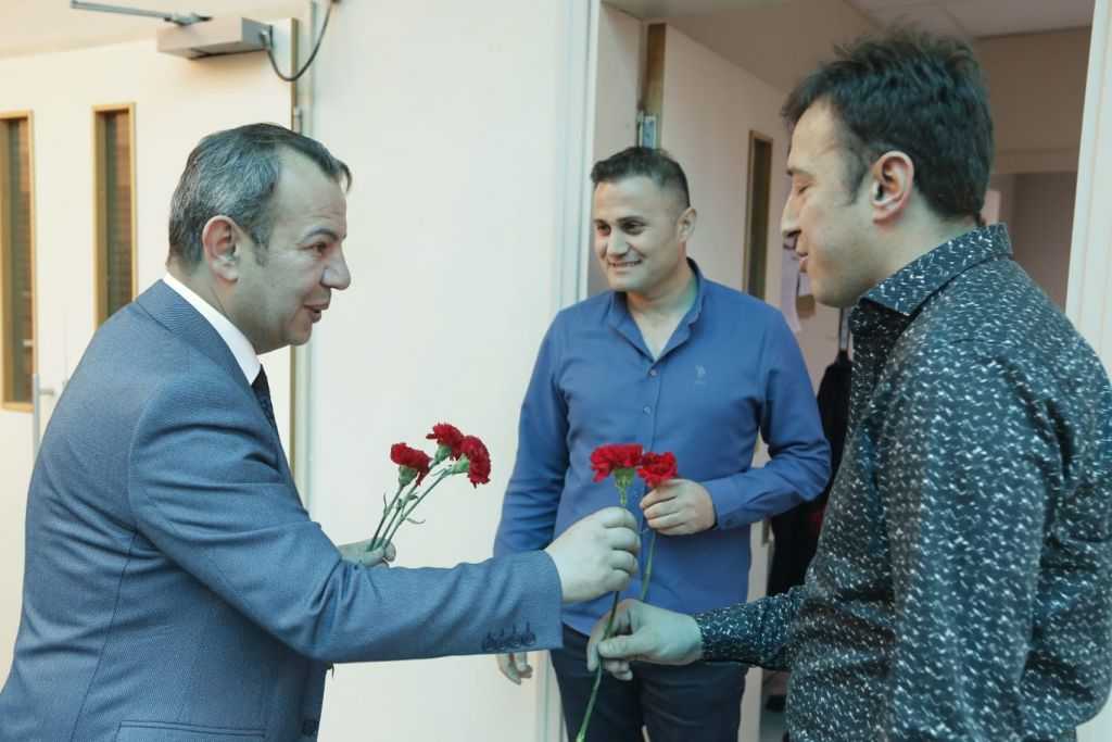 TANJU ÖZCAN 14 MART TIP BAYRAMI'NI KUTLADI