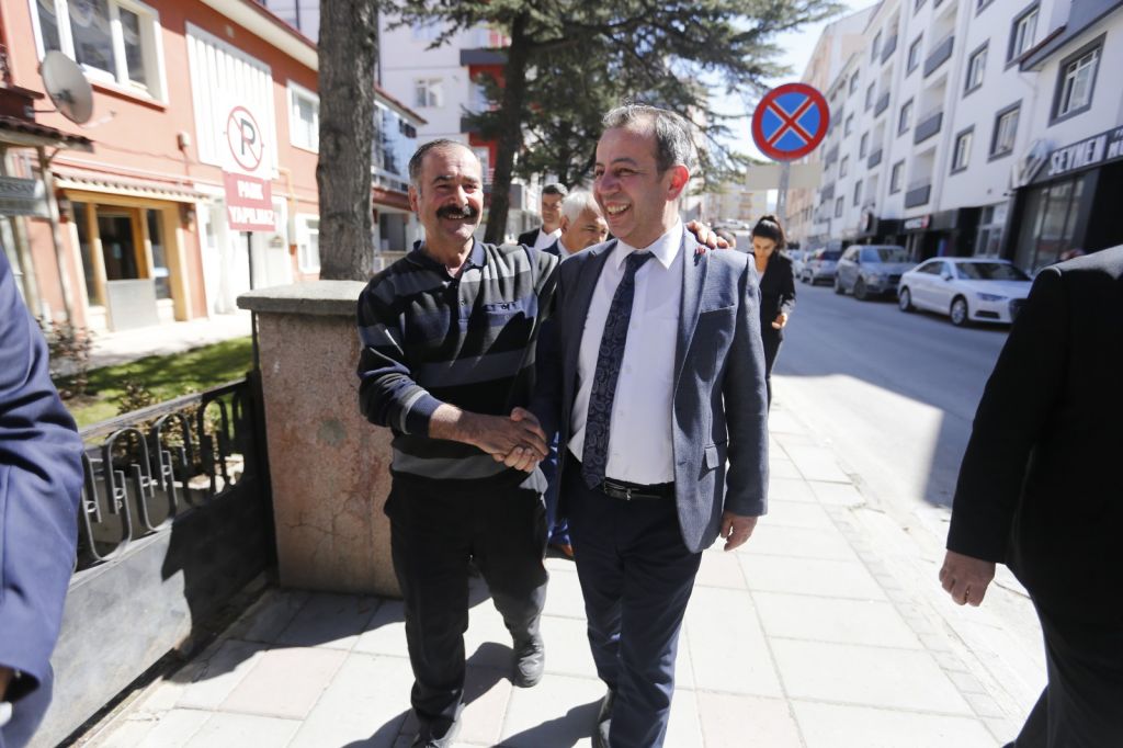 TANJU ÖZCAN KARAMANLI VE YUKARI ÇARŞI ESNAFINI GEZDİ