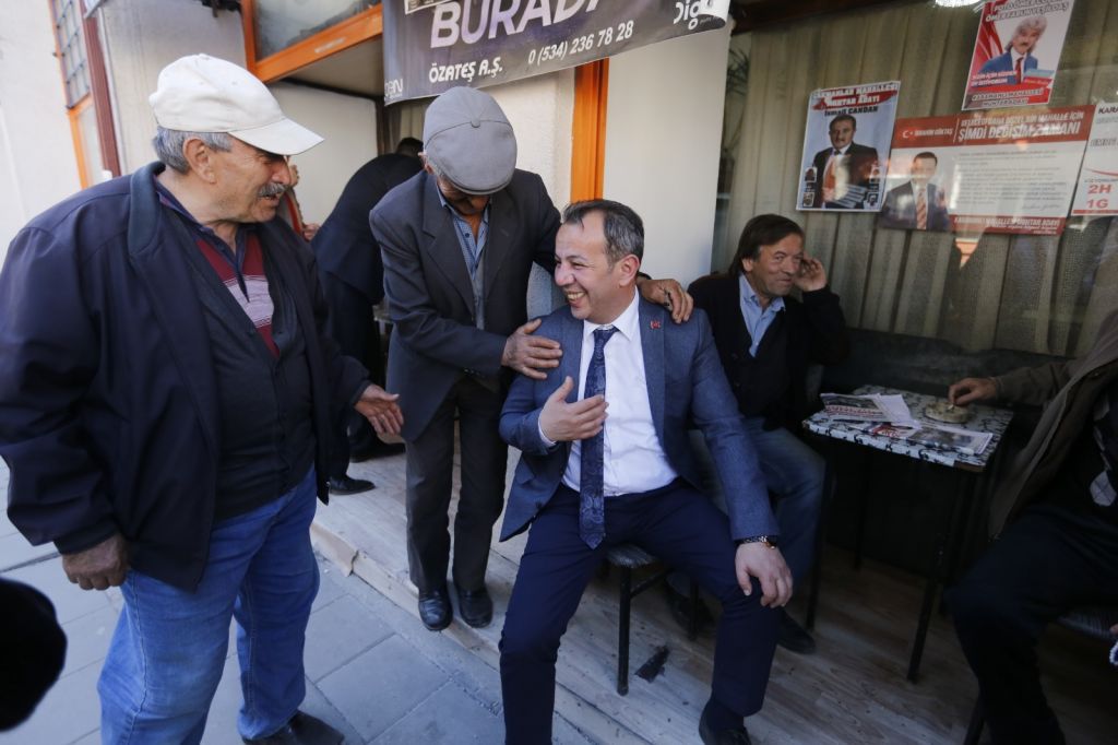 TANJU ÖZCAN KARAMANLI VE YUKARI ÇARŞI ESNAFINI GEZDİ