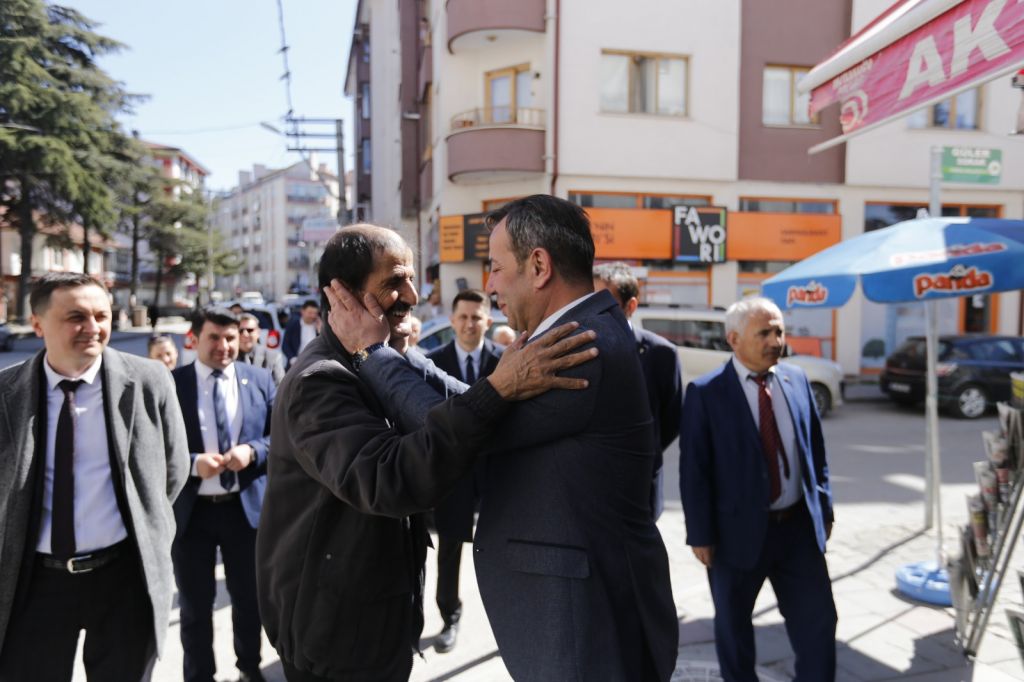 TANJU ÖZCAN KARAMANLI VE YUKARI ÇARŞI ESNAFINI GEZDİ