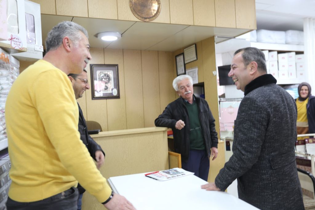 TANJU ÖZCAN KARAMANLI VE YUKARI ÇARŞI ESNAFINI GEZDİ