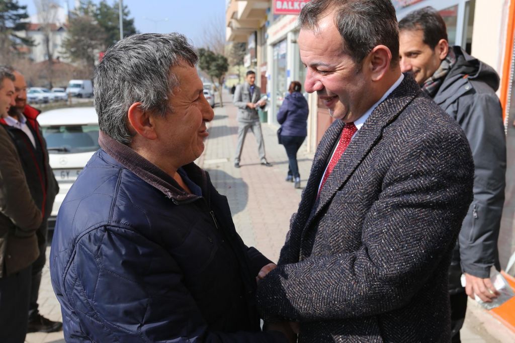 TANJU ÖZCAN'A HÜRRİYET CADDESİ'NDE BÜYÜK İLGİ