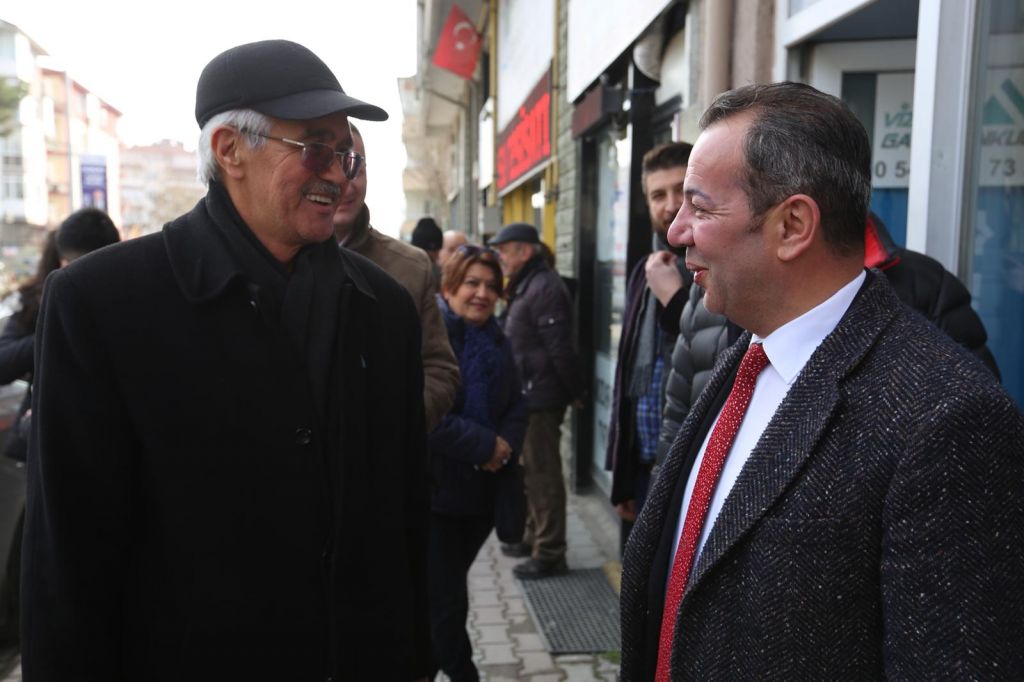 TANJU ÖZCAN'A HÜRRİYET CADDESİ'NDE BÜYÜK İLGİ