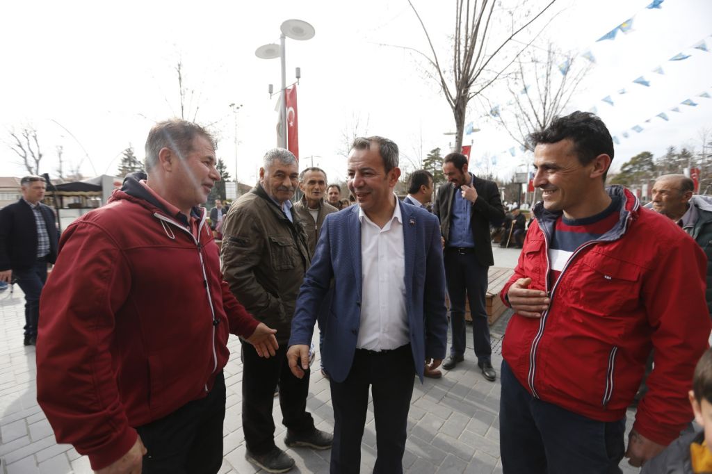 Tanju Özcan'a sevgi seli