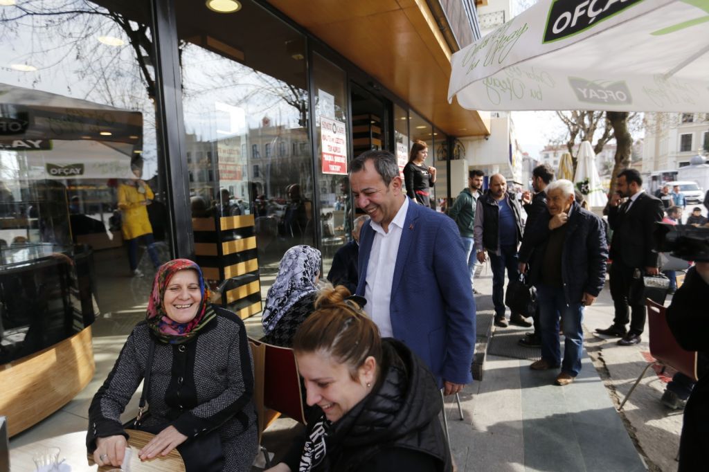 Tanju Özcan'a sevgi seli