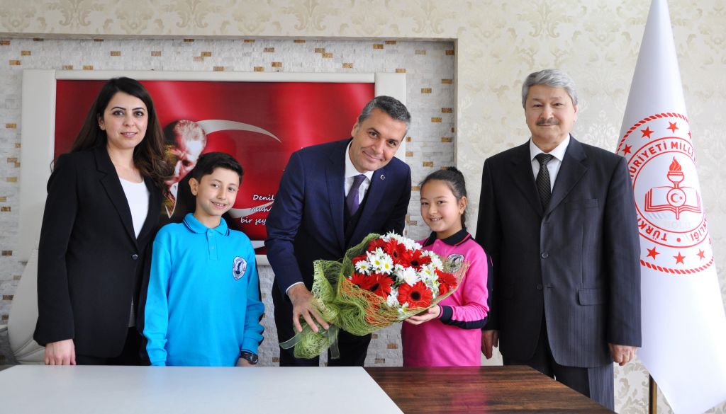 23 NİSAN COŞKUSU ÖĞRENCİLERİN ZİYARETİYLE BAŞLADI