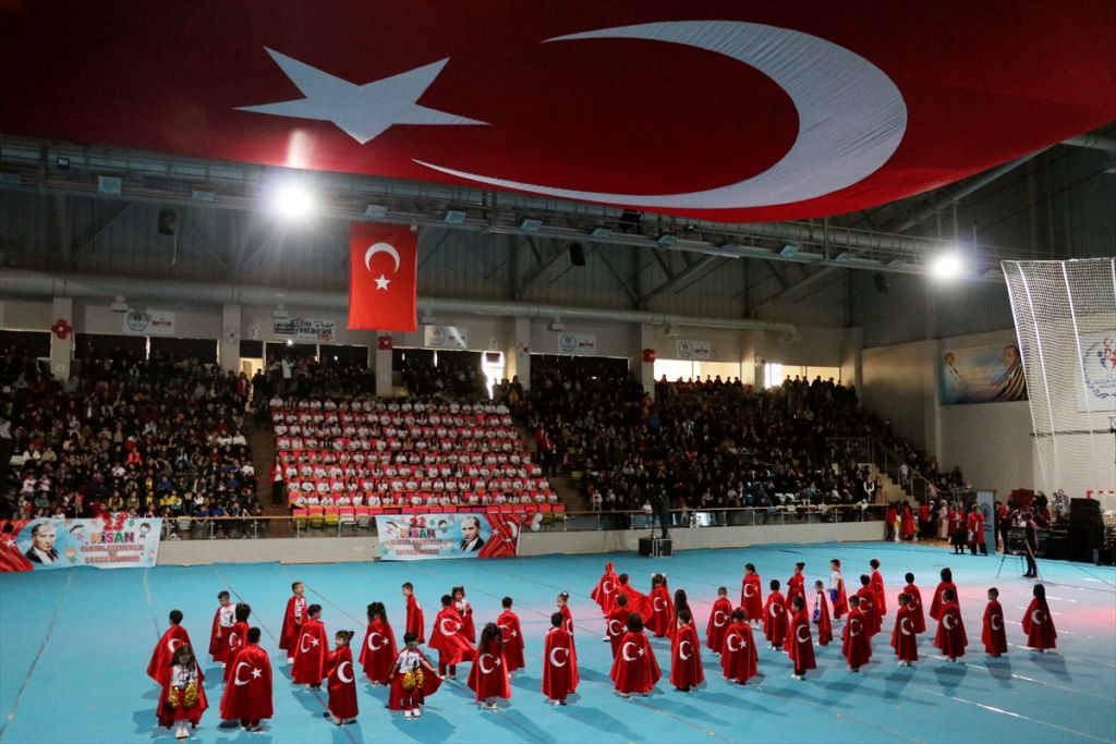 23 Nisan Ulusal Egemenlik ve Çocuk Bayramı Bolu'da coşkuyla kutlandı