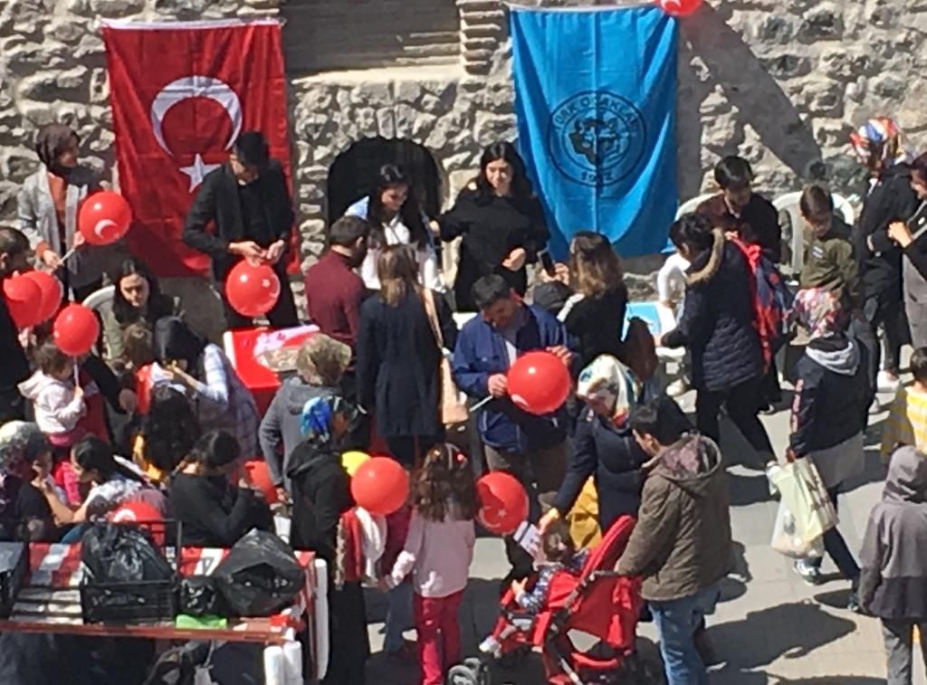 23 Nisan'a renk kattılar: Türk Ocaklı gençlerden örnek kutlama