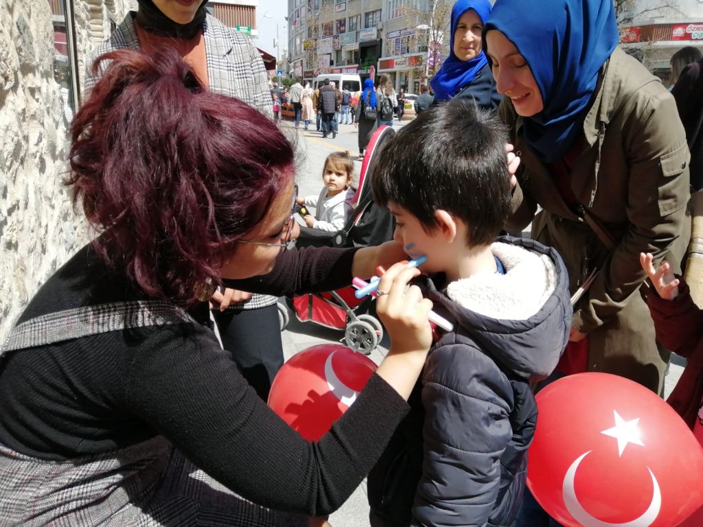 23 Nisan'a renk kattılar: Türk Ocaklı gençlerden örnek kutlama