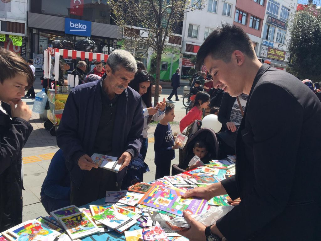 23 Nisan'a renk kattılar: Türk Ocaklı gençlerden örnek kutlama