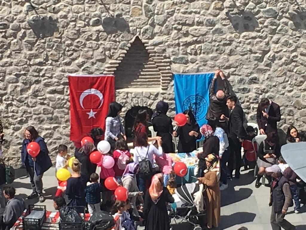 23 Nisan'a renk kattılar: Türk Ocaklı gençlerden örnek kutlama