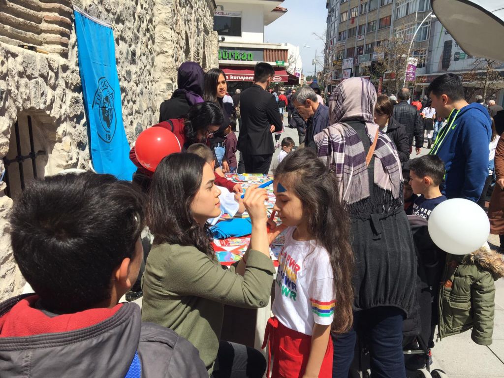 23 Nisan'a renk kattılar: Türk Ocaklı gençlerden örnek kutlama