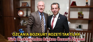 ÖZCAN'A BOZKURT ROZETİ TAKTILAR